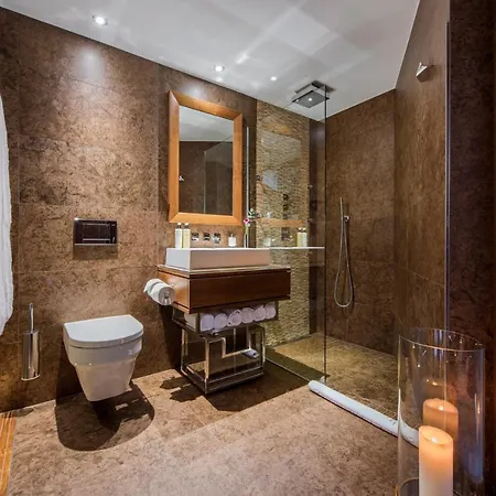 Peak - Your Own Private Luxury - Includes Professional Staff And Catering - Voted World's Σαλέ