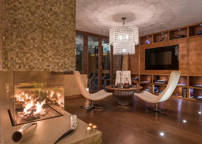 Peak - Your Own Private Luxury - Includes Professional Staff And Catering - Voted World's Chalet