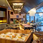 Peak - Your Own Private Luxury - Includes Professional Staff And Catering - Voted World's *